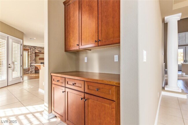 Building Photo - 9805 Queen Charlotte Dr