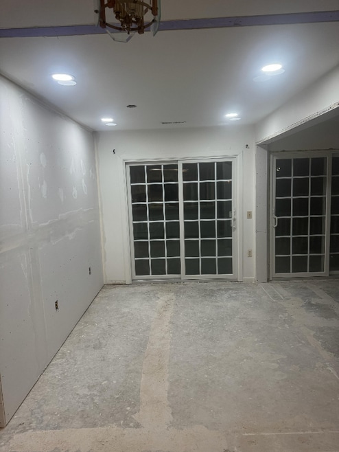 Building Photo - 737 Lemoyne Ave