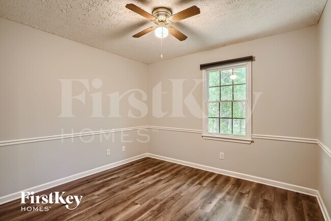 Building Photo - 6215 Little Ridge Rd