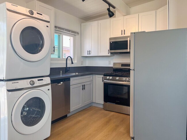 Interior Photo - 3315 W 104th St