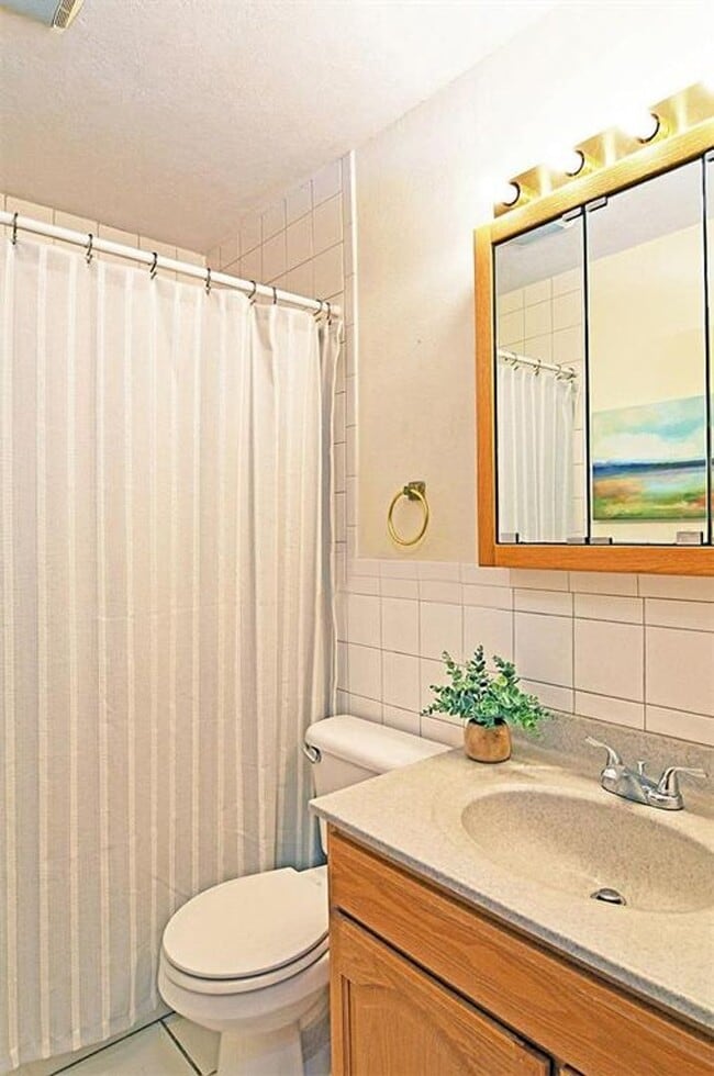 Building Photo - 3 Bedroom Comfort