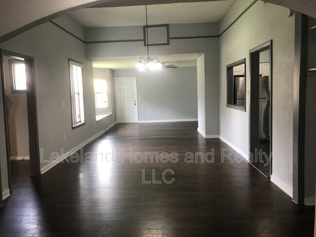 Building Photo - 1060 E Wabash St