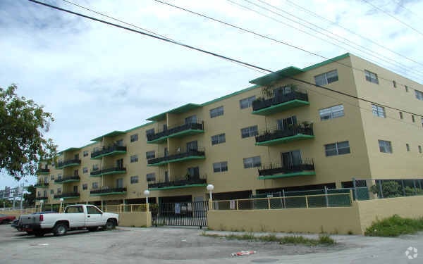 Primary Photo - Casa Vida Apartments