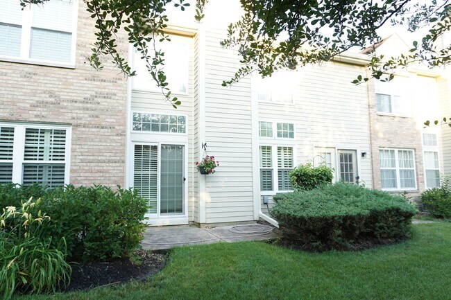 Building Photo - 172 Crescent Ln