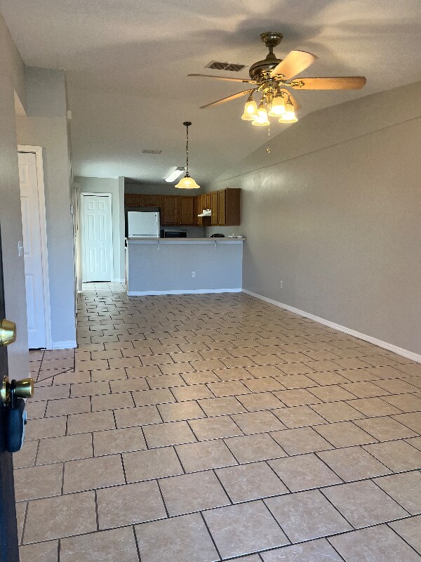 Building Photo - 773 Squirrel Ct
