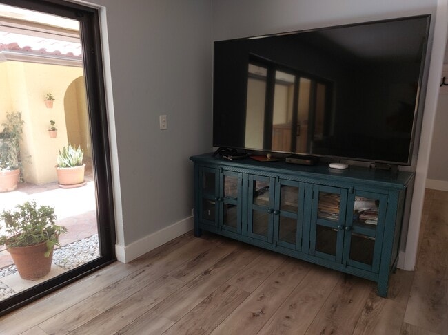 Building Photo - 3871 Alcantara Ave