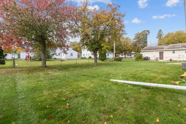 Building Photo - 1221 Kenwood St