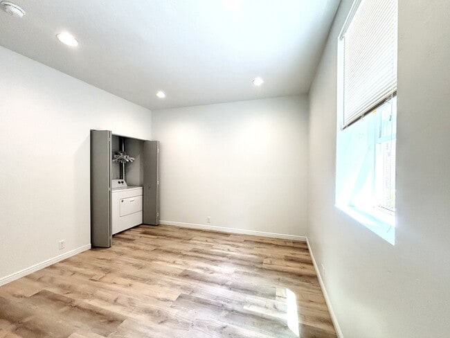 Building Photo - 1090 S 1100 E