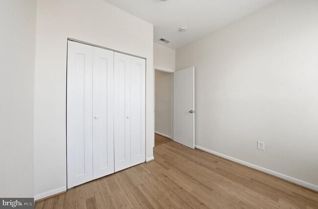 Building Photo - 707 15th St NE