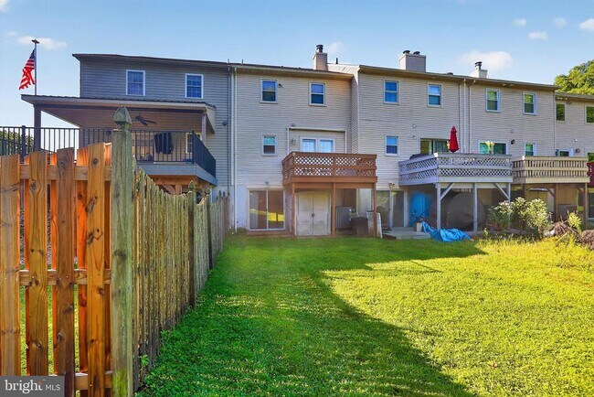 Building Photo - 562 Susan Dr