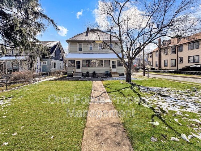 Building Photo - 2638 W 4th St