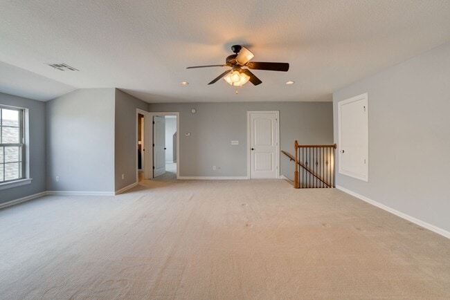 Building Photo - 4 Bed / 3 Bath in Jenks!