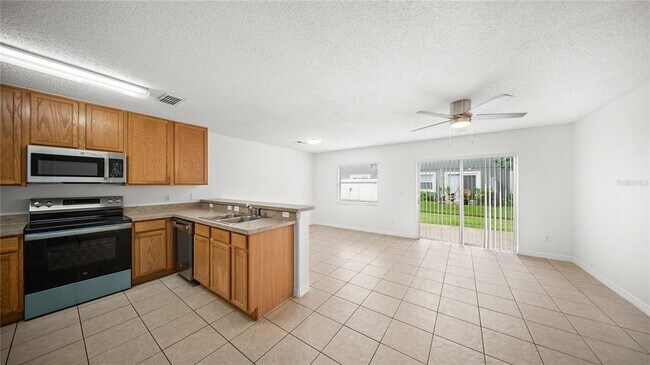 Building Photo - 12649 Somerset Oaks St