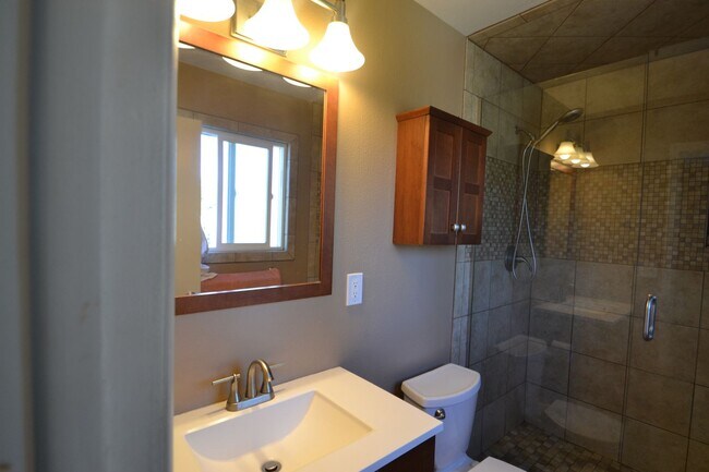 Building Photo - 4 Bed 3 Bath w/AC - Coming Soon! - MileSto...
