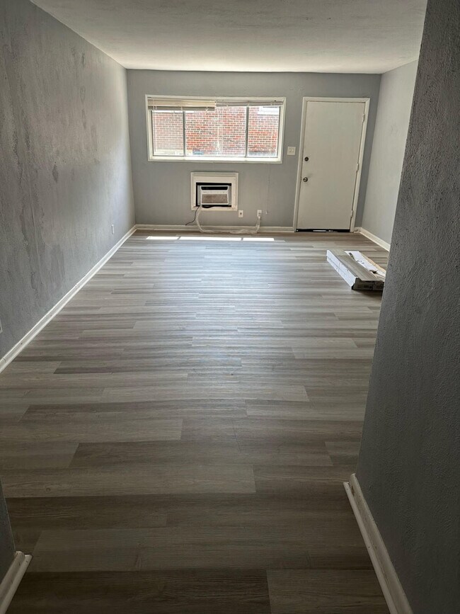 Building Photo - 1921 Oxford Cir