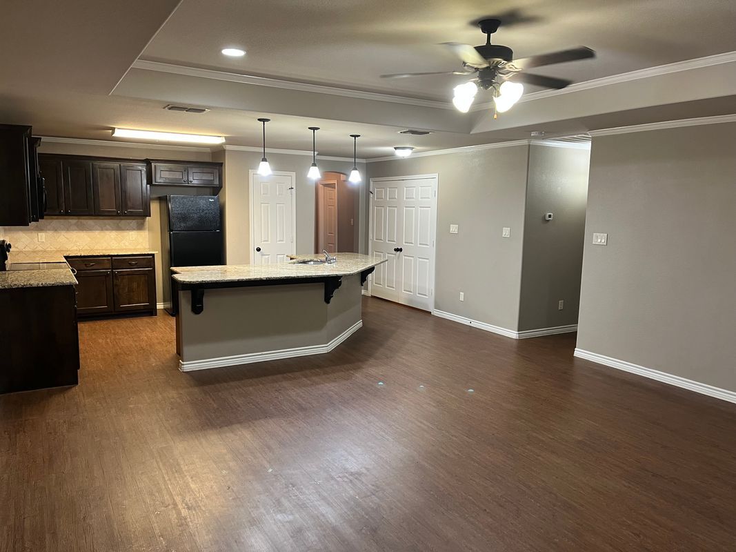 Building Photo - 175 Oakview Ct