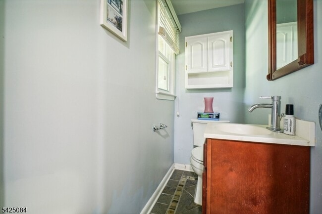 Building Photo - 195 Chaucer Dr