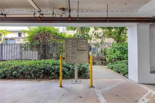 Building Photo - 520 SW 5th St