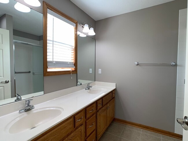 Building Photo - Freshly Updated, One Level Ranch, No Steps...