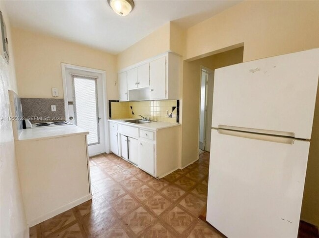 Building Photo - 1630 SW 4th St