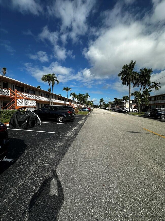 Building Photo - 920 SW 11th Ave