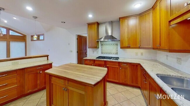 Building Photo - 2323 Ridgefield Dr