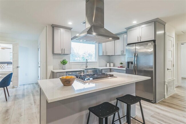 Building Photo - 1502 Villanova Dr