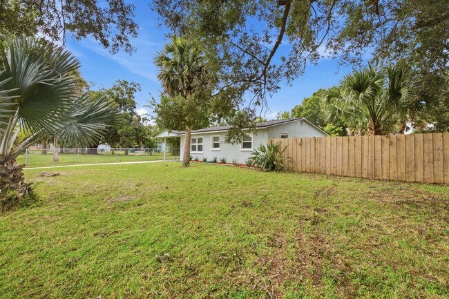 Building Photo - 2267 Robinhood Dr