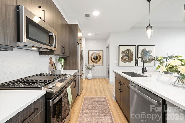 Building Photo - 2025 Cleveland Ave