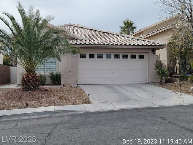 Building Photo - SUMMERLIN NORTH SINGLE-STORY WITH POOL & S...