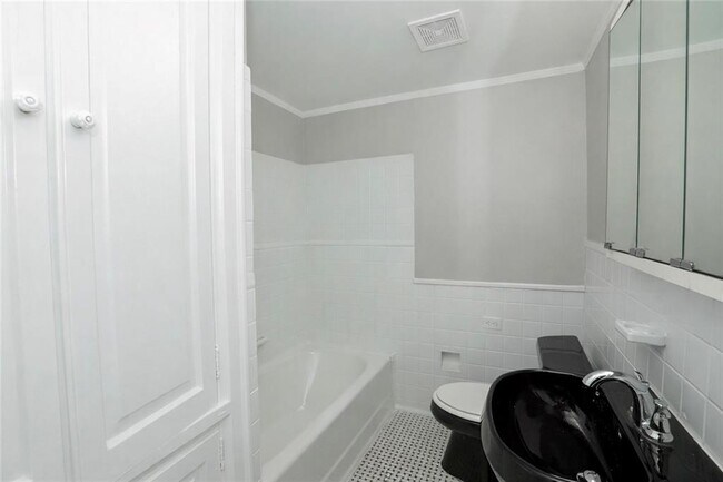 Building Photo - 1441 Blvd Lorraine SW