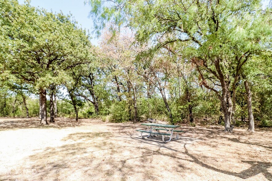 Building Photo - 6928 Glade Oaks Dr