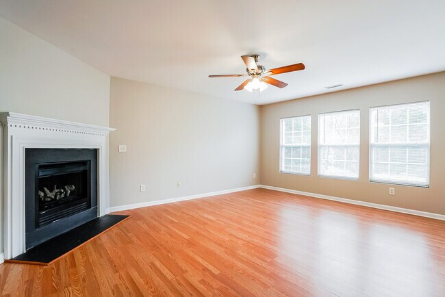 Building Photo - 107 Sleeper Car Ln