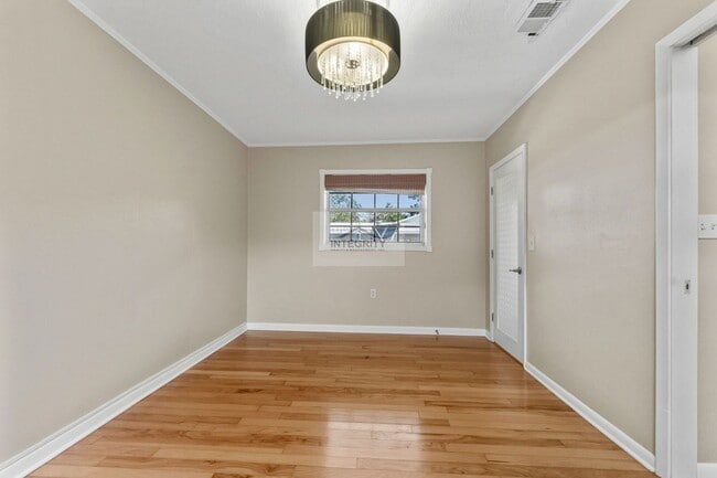 Building Photo - 4619 W Bay Villa Ave