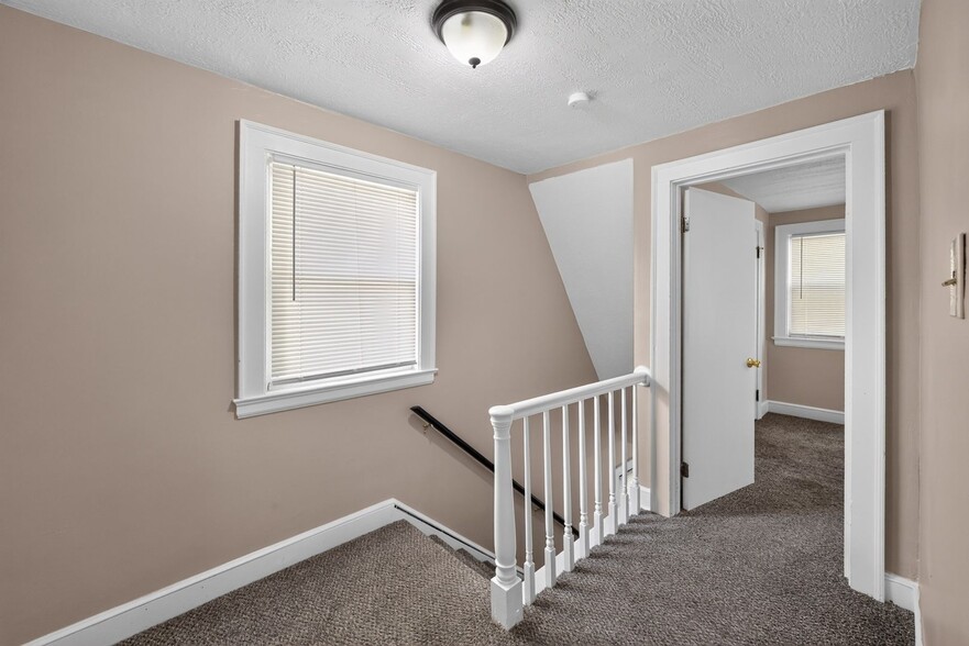 Building Photo - 1337 Ivydale Ave SW