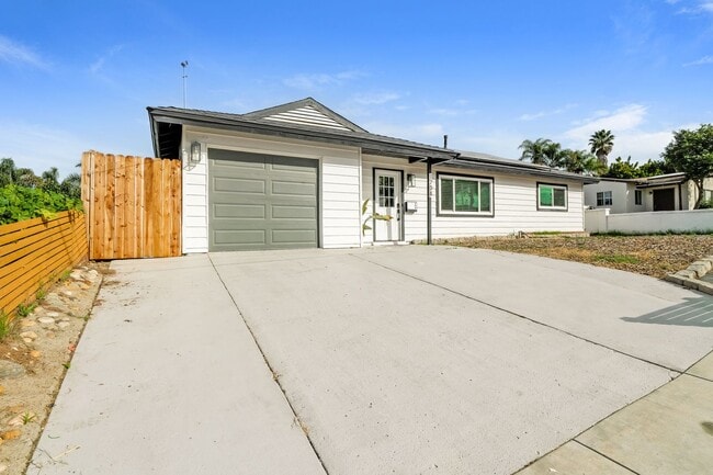 Building Photo - Stunning Home in Oceanside