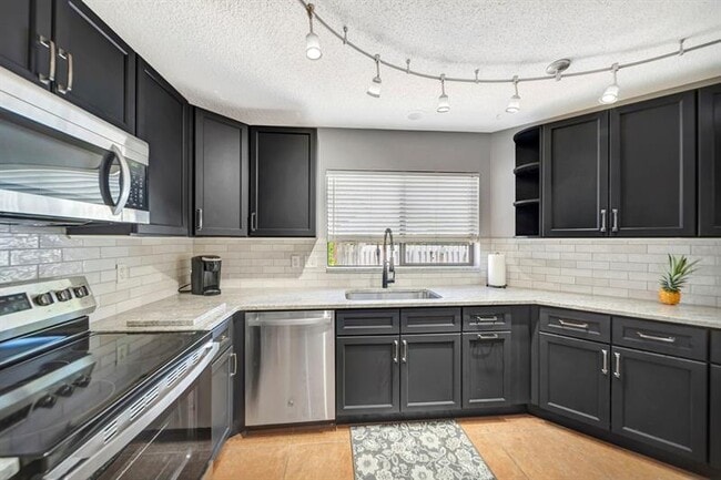 Building Photo - 9743 Saratoga Park Ct