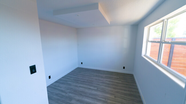 Building Photo - 321 Cornell Dr