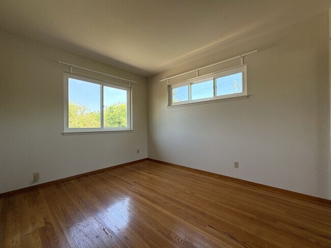 Building Photo - Charming Palo Alto Home with Beautiful Lan...