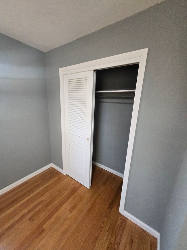 Building Photo - Charming 3-Bedroom, 2-Bathroom Brick Home for Rent