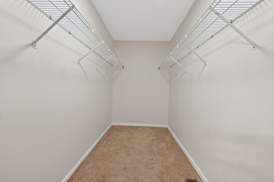 Building Photo - 708 Meadowridge Dr