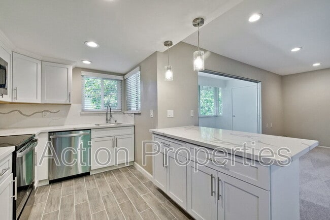 Building Photo - 14225 Lora Dr