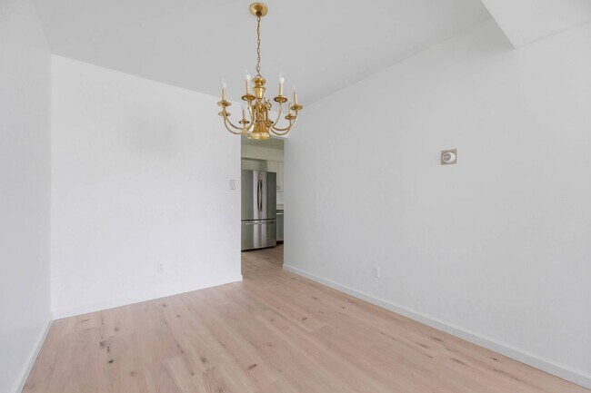 Building Photo - 206 Chrystal Dr