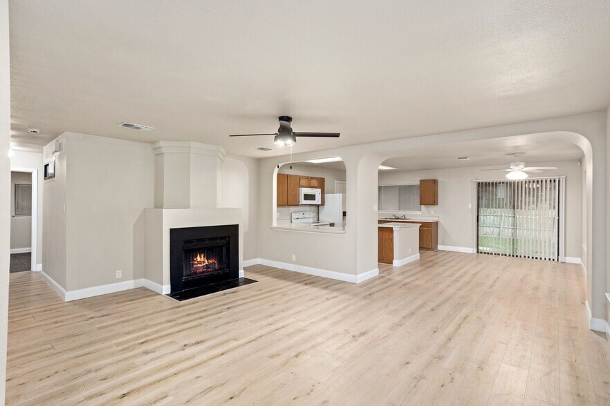 Building Photo - 8402 Laurel Bnd