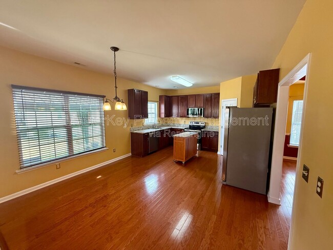 Building Photo - 105 Penncross Dr