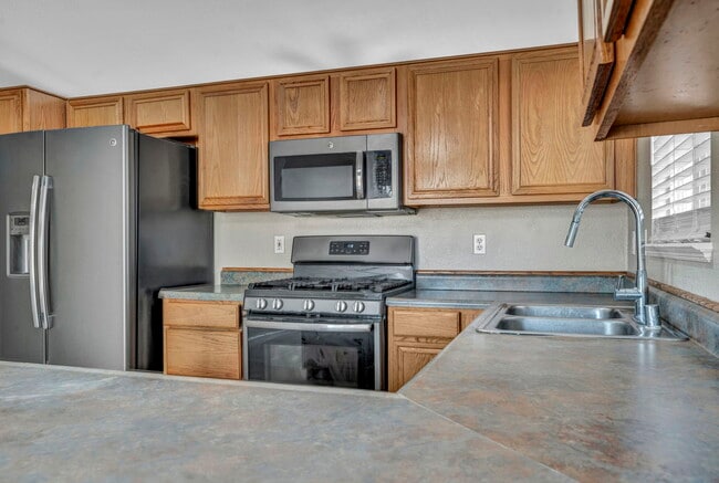 Building Photo - 17765 Oakview Ct