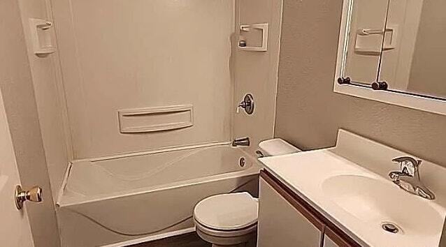 Building Photo - 2633 Northwood Dr