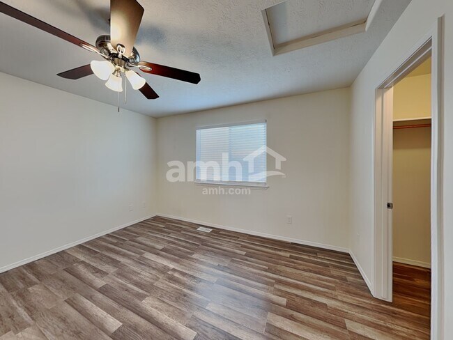 Building Photo - 16605 Sadie Ave