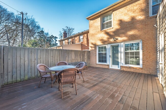 Building Photo - 8418 Knights Bridge Rd