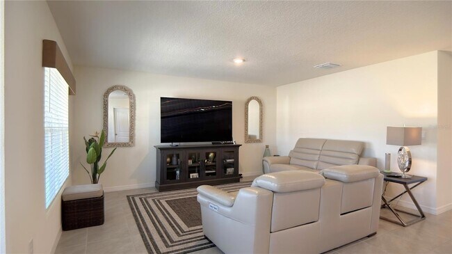 Building Photo - 7011 SW 136th Ln